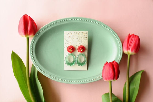 ＜titi～ナンデモナイヒノ耳飾～＞刺繍イヤリング◎チューリップ/Tulip◎アレルギー対応変更可能 1枚目の画像