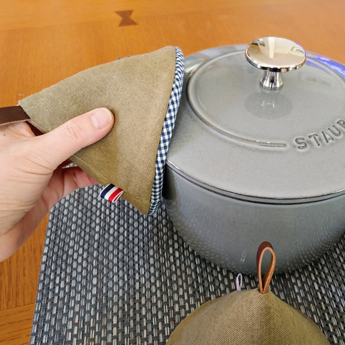 鍋つかみ/ストウブ/ル・クルーゼ/土鍋/円錐型/三角/手刺繍/リネン