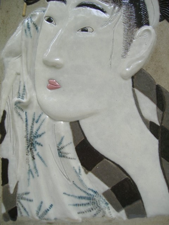 浮世絵レリーフ陶板・喜多川歌麿「汗を拭く女」 3枚目の画像
