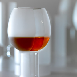 ワイングラス。耐熱ガラス製サンドブラスト加工。新潟から世界へブランド発信「百年物語」ＷＣＯＬ－200B 2枚目の画像