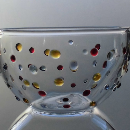 耐熱ガラスのボール（お椀）型食器。カラフルドットがきれい。 お椀