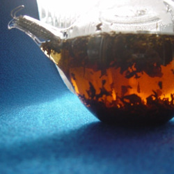 ティーポット。耐熱ガラス。ジャンピングは丸い形がにいい。紅茶ポット1.0㍑(QPW-10) 3枚目の画像