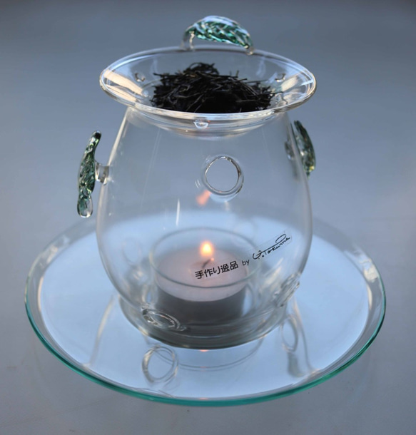 茶香炉。葉っぱのモチーフ、耐熱ガラス製 好みの茶葉と炎のゆらぎで