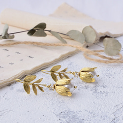 Reve 黃銅耳環 鋯石 水晶珍珠 施華洛世奇 樹葉 葉子 花 花苞 第3張的照片
