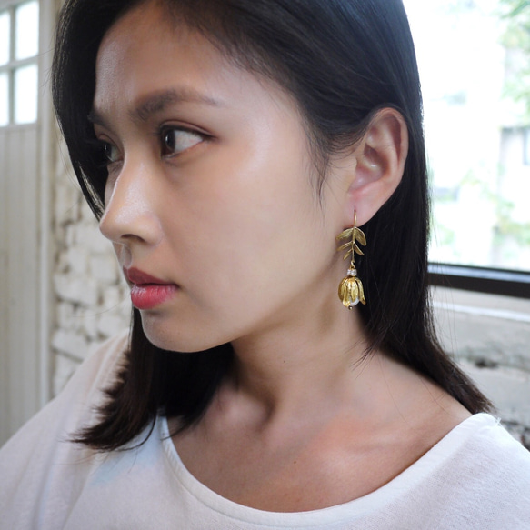 Reve 黃銅耳環 鋯石 水晶珍珠 施華洛世奇 樹葉 葉子 花 花苞 第7張的照片