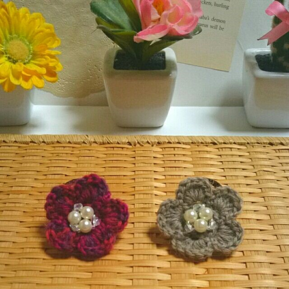 小ぶり花が可愛い❤2個セット❤手編お花のビッグパールヘアゴム 4枚目の画像