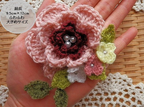 ハンドメイド*雪降る季節のふわふわ可愛い装いに*手編花motif♪加工たまわります♪ 2枚目の画像