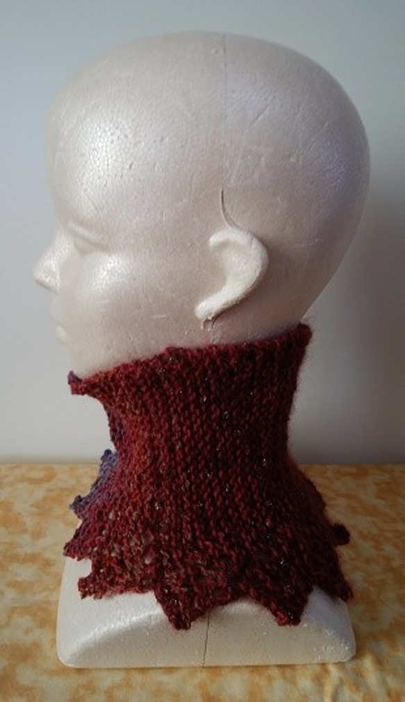 　（敬老の日のプレゼントに如何ですか？）　棒針編みで透かし模様を入れた、ネックウォーマー～～！！ 2枚目の画像