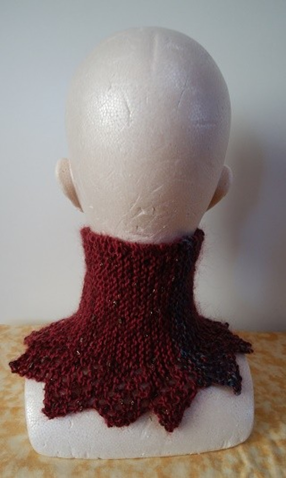 　（敬老の日のプレゼントに如何ですか？）　棒針編みで透かし模様を入れた、ネックウォーマー～～！！ 4枚目の画像