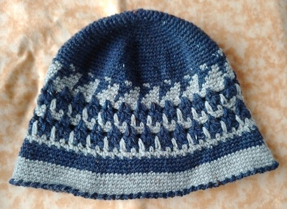 ダイヤ/二コルの糸で、かぎ針で編んだ、編み込み模様の帽子～～！ 6枚目の画像