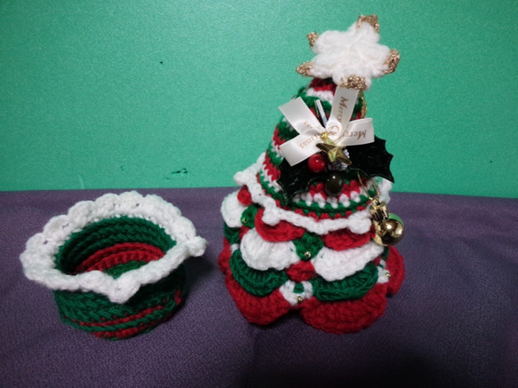 キラキラ金色のビーズがついた、ニッケの糸で編んだクリスマスツリー～～！ 2枚目の画像