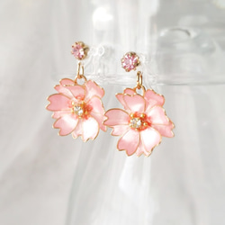 特集掲載】色が変わる揺れる昼桜ピアス/イヤリング ٭❀* 揺れる