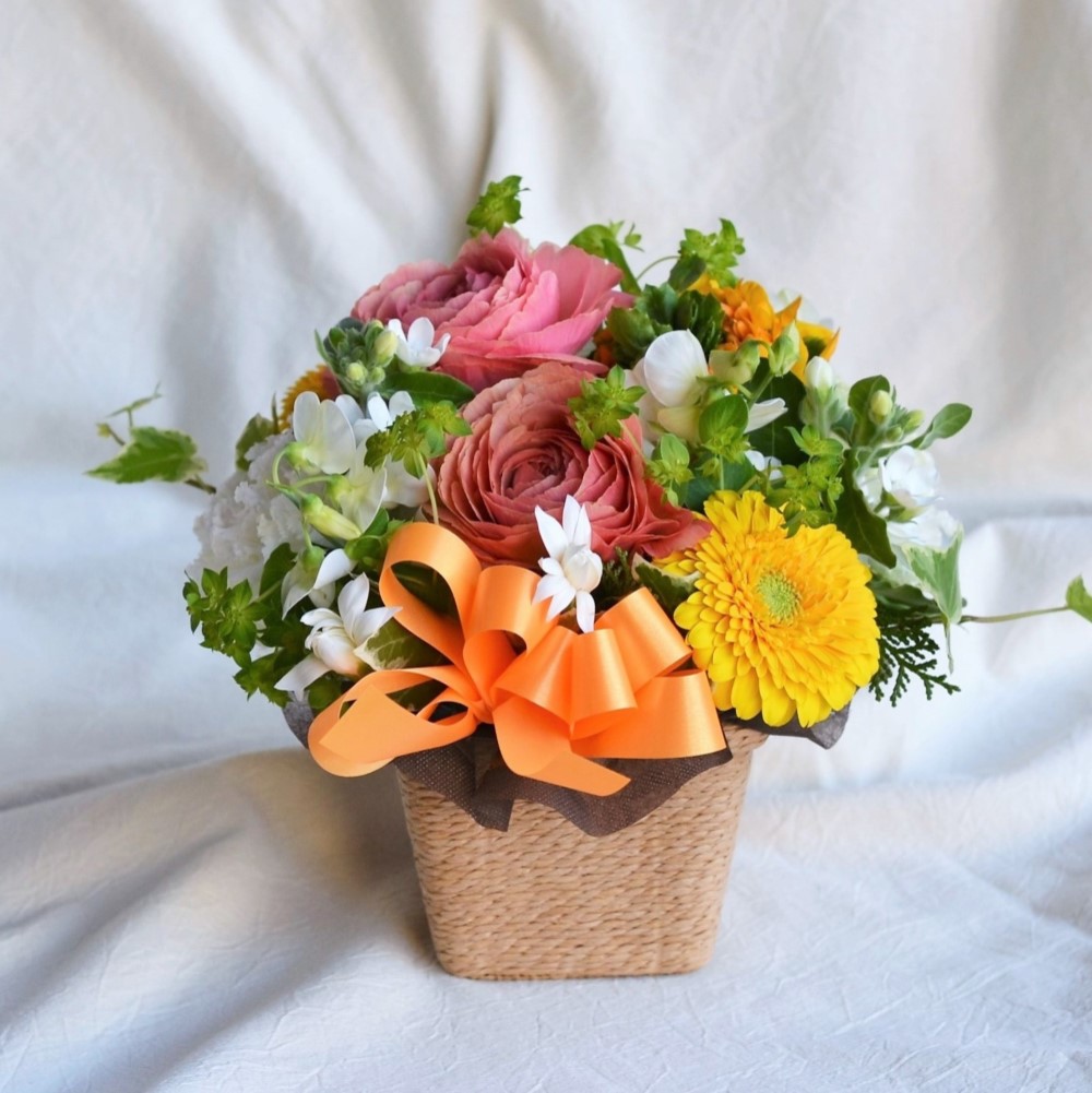 生花】フラワーアレンジメント 花材おまかせ・春のお花の