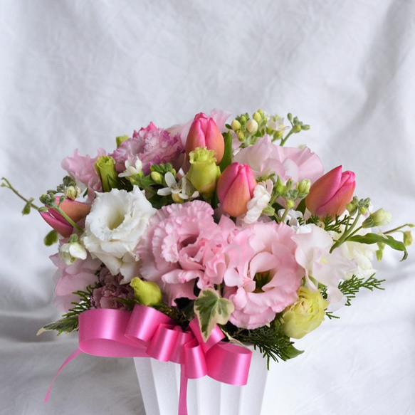 【生花】フラワーアレンジメント　春・ピンク・チューリップ♪ 1枚目の画像