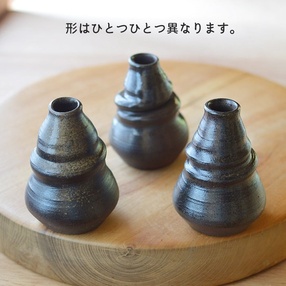 Creema限定＊一輪挿し（巻貝）／黒・焼き〆陶器 4枚目の画像