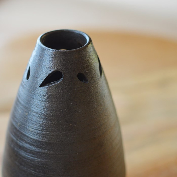 【Creema限定福袋】黑色陶瓷花瓶（水印紋章）&amp;變形盤 第3張的照片