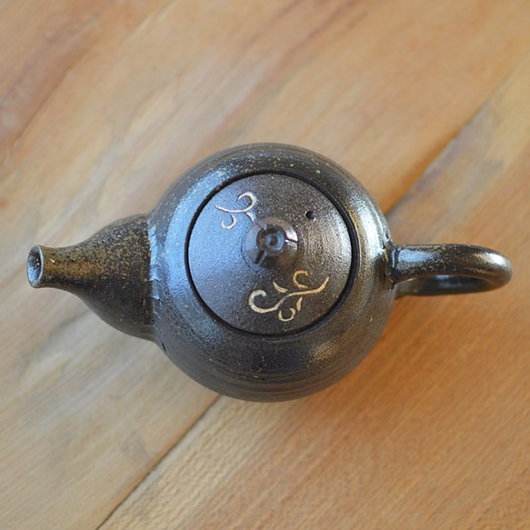 小さな茶器（唐草）／黒・焼き〆陶器（レンジ、オーブン、食洗機対応） 4枚目の画像