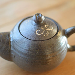 小さな茶器（唐草）／黒・焼き〆陶器（レンジ、オーブン、食洗機対応） 6枚目の画像