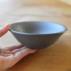 【Creema限定】三島鉢（中）／黒・焼き〆陶器（レンジ、オーブン、食洗機ＯＫ） 4枚目の画像