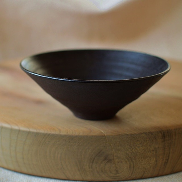 天目鉢（中）／黒・焼き〆陶器（レンジ、オーブン、食洗機ＯＫ） 2枚目の画像