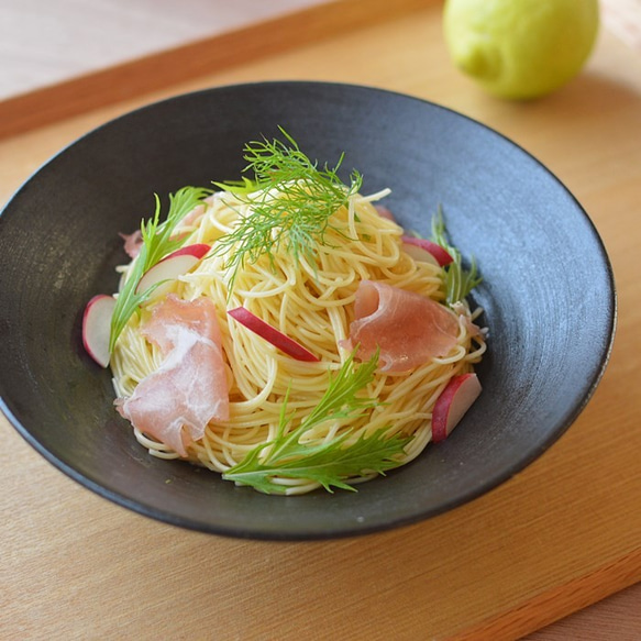 天目鉢（大）／黒・焼き〆陶器（レンジ、オーブン、食洗機ＯＫ） 1枚目の画像