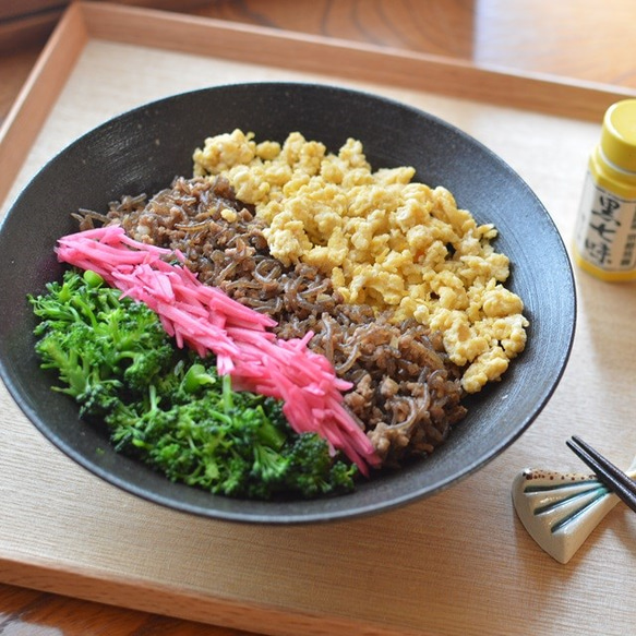 天目鉢（大）／黒・焼き〆陶器（レンジ、オーブン、食洗機ＯＫ） 7枚目の画像