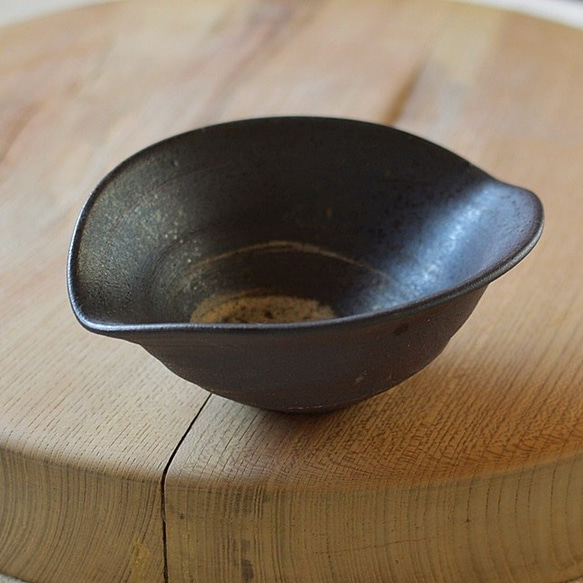 變形鍋/黑色烤陶器（可用於微波爐、烤箱、洗碗機） 第2張的照片