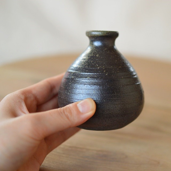 徳利（小）／黒・焼き〆陶器（レンジ、オーブン、食洗機ＯＫ） 3枚目の画像