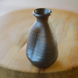 三角徳利／黒・焼き〆陶器（レンジ、オーブン、食洗機ＯＫ） 7枚目の画像