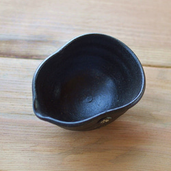 小碗/黑色烤陶器（可用於微波爐、烤箱和洗碗機） 第3張的照片