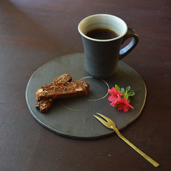 コーヒーカップ／黒×白・焼き〆陶器（レンジ、オーブン、食洗機ＯＫ） 4枚目の画像