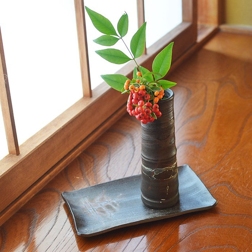 一輪挿しペア 12年前に買いました。焼きが美しいです。素朴で置き