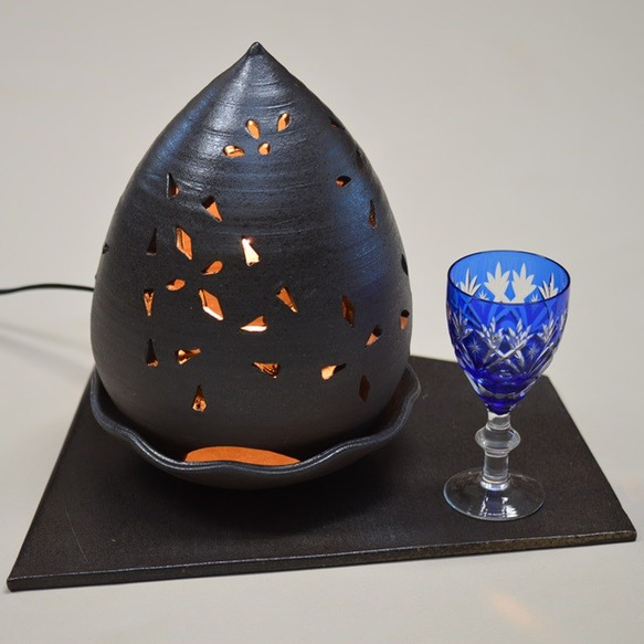 スタンドランプ／黒・焼き〆陶器 1枚目の画像