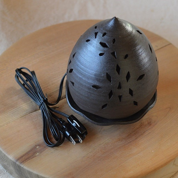 スタンドランプ／黒・焼き〆陶器 4枚目の画像