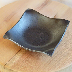 角深皿（大）／黒・焼き〆陶器（レンジ、オーブン、食洗機対応） 3枚目の画像