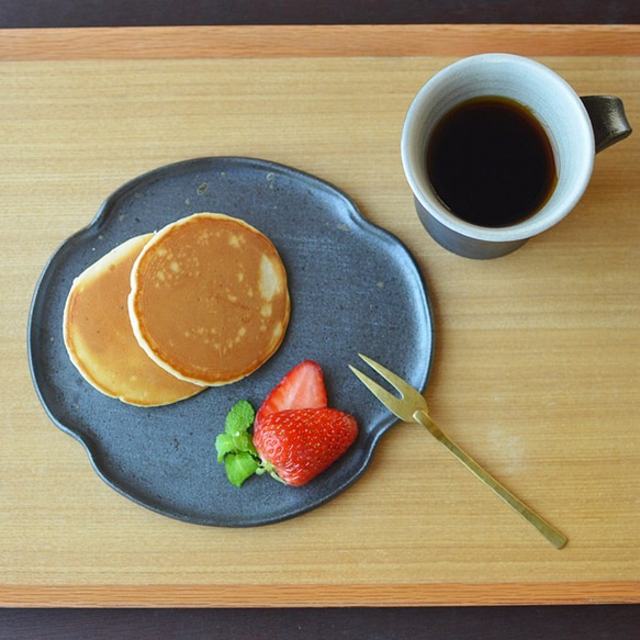 パン皿（小）／黒・焼き〆陶器（レンジ、オーブン、食洗機ＯＫ） 7枚目の画像