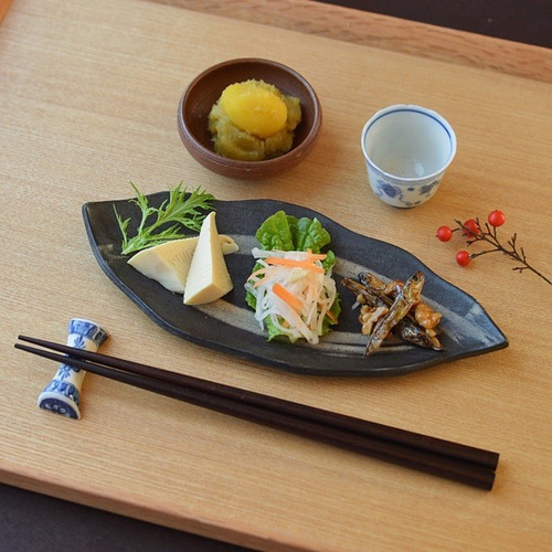葉皿／黒・焼き〆陶器（レンジ、オーブン、食洗器対応） 長皿