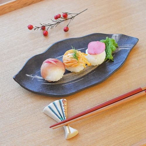 葉皿/黒・焼き〆陶器(レンジ、オーブン、食洗器対応) 長皿 葉皿/黒・焼き〆陶器(レンジ、オーブン、食洗器対応) 長皿