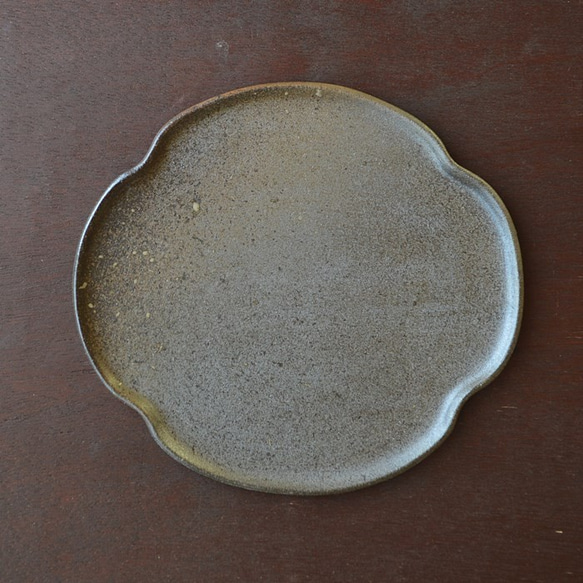 緋色のパン皿（小）／黒・焼き〆陶器（レンジ、オーブン、食洗機ＯＫ） 4枚目の画像