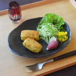 浅鉢（大）／黒・焼き〆陶器（レンジ、オーブン、食洗機ＯＫ） 5枚目の画像