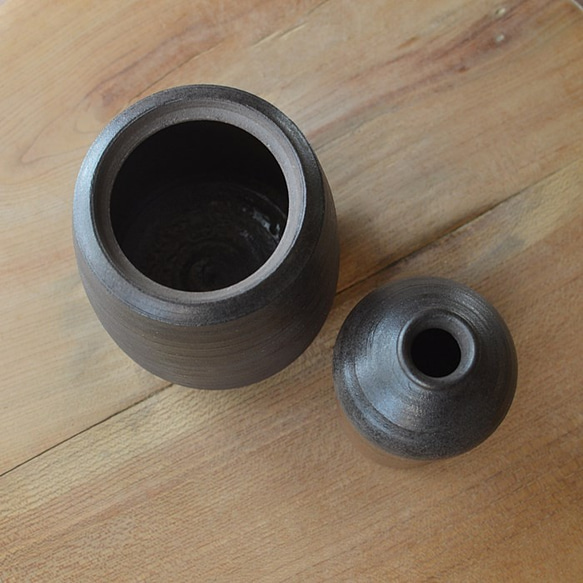 徳利ポット／黒・焼き〆陶器（レンジ、オーブン、食洗機ＯＫ） 5枚目の画像