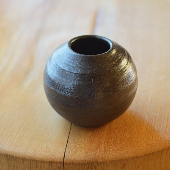 [Creema 福袋] 黑色陶瓷單花瓶（圓形）&amp; 橢圓盤 第2張的照片