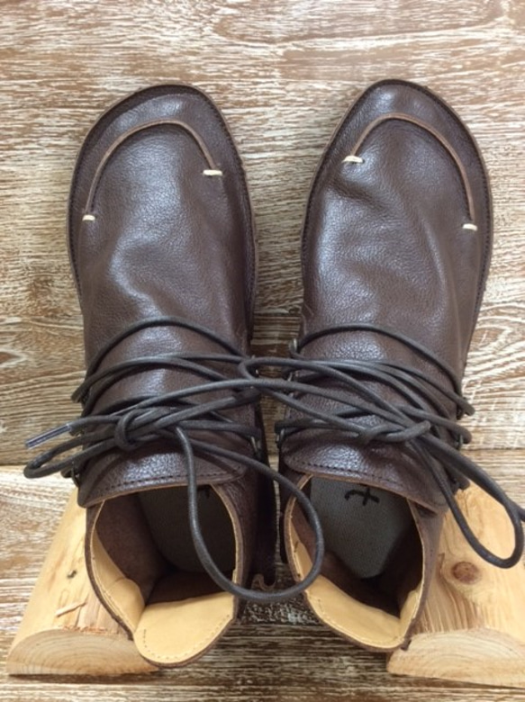 U形針線包縫製繫帶短靴暗棕色5107 第4張的照片