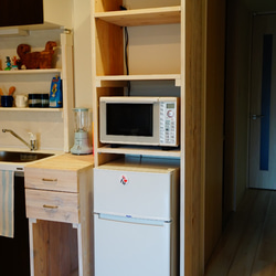 【サイズオーダー可能】無垢材　冷蔵庫ラック　スペース有効活用 4枚目の画像