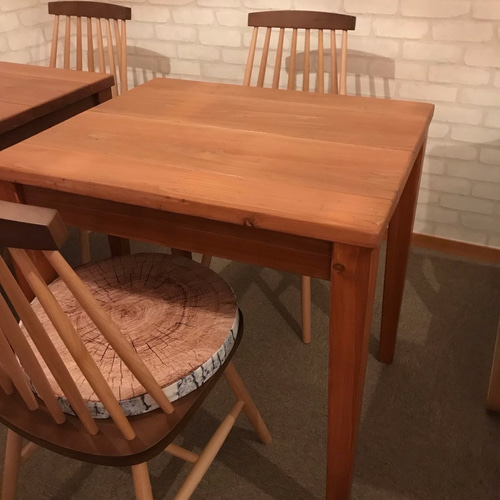 Mipig カフェテーブル】60×60cm 無垢材【サイズオーダー可能