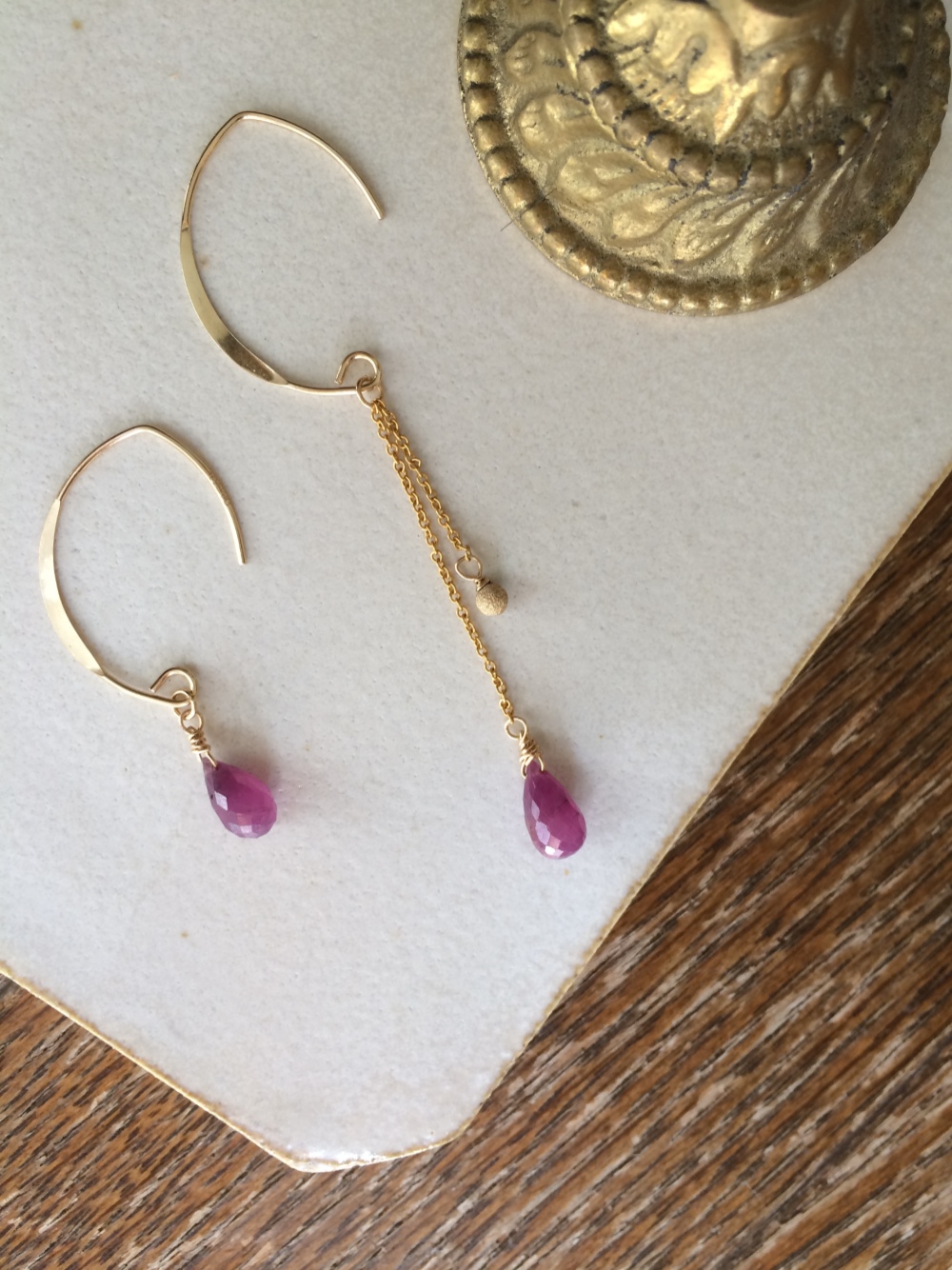 14kgf】春色ピンク！ルビーマーキスフック アシンメトリピアス