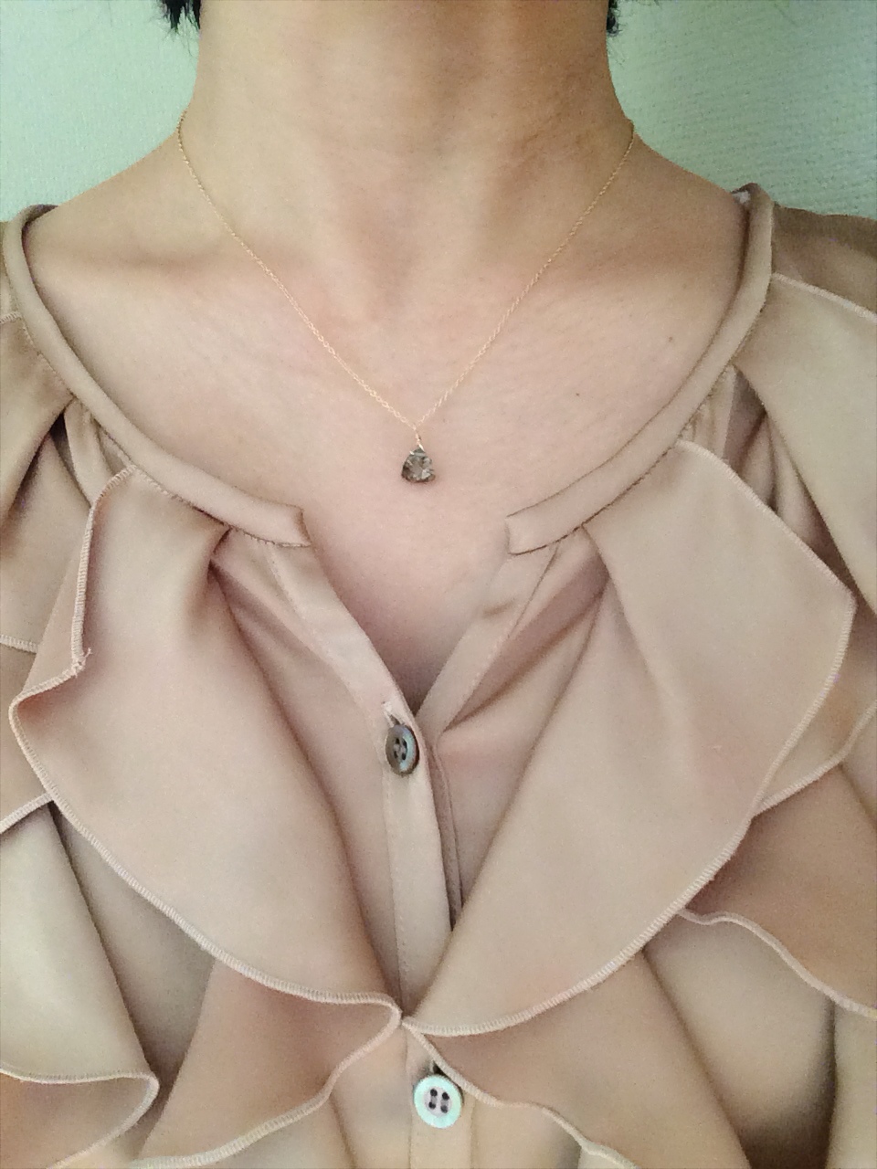 〜結婚式・入学式・卒業式にも〜スモーキークオーツ トライアングルネックレス