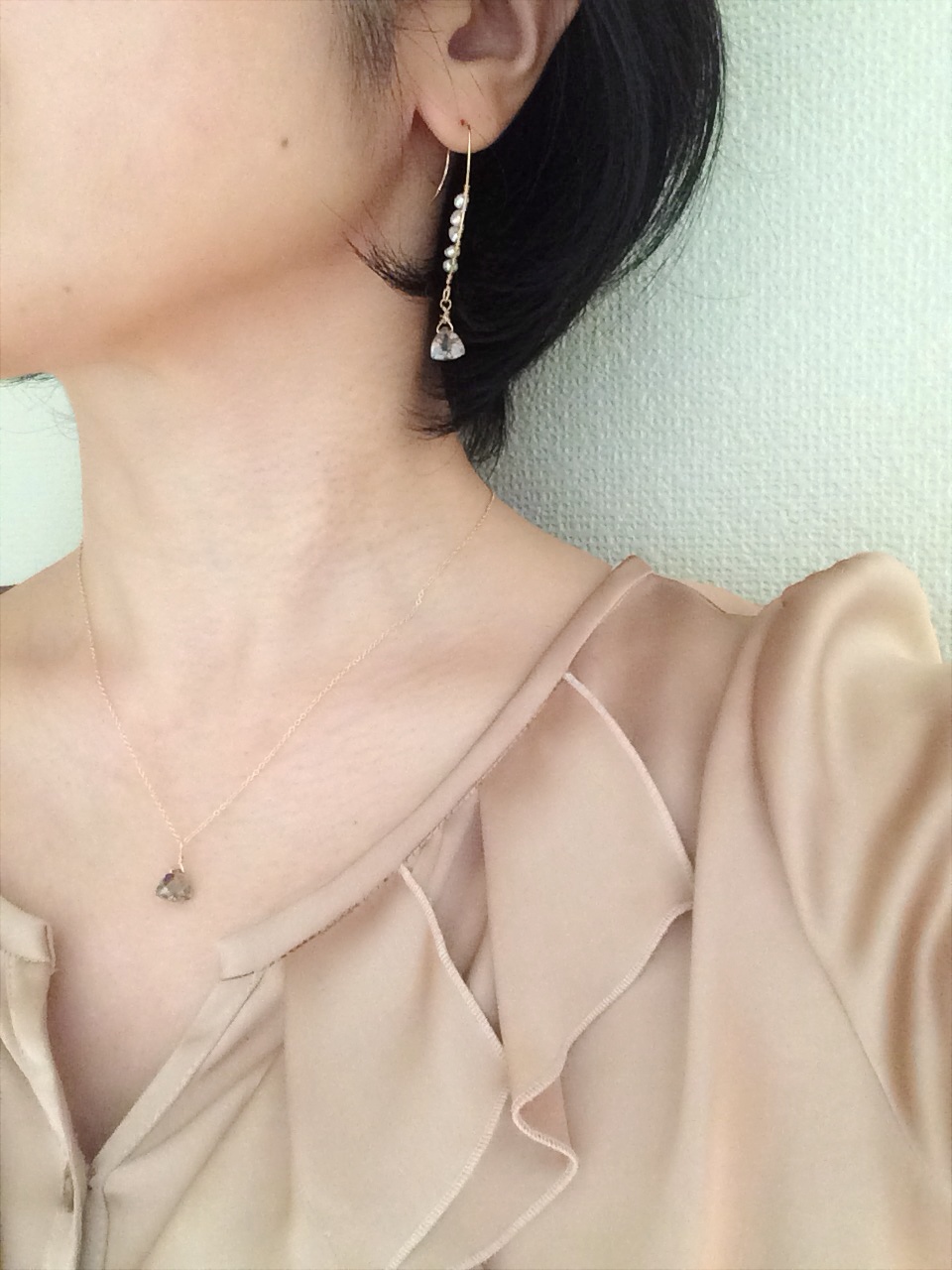 〜結婚式・入学式・卒業式にも〜スモーキークオーツ トライアングルネックレス