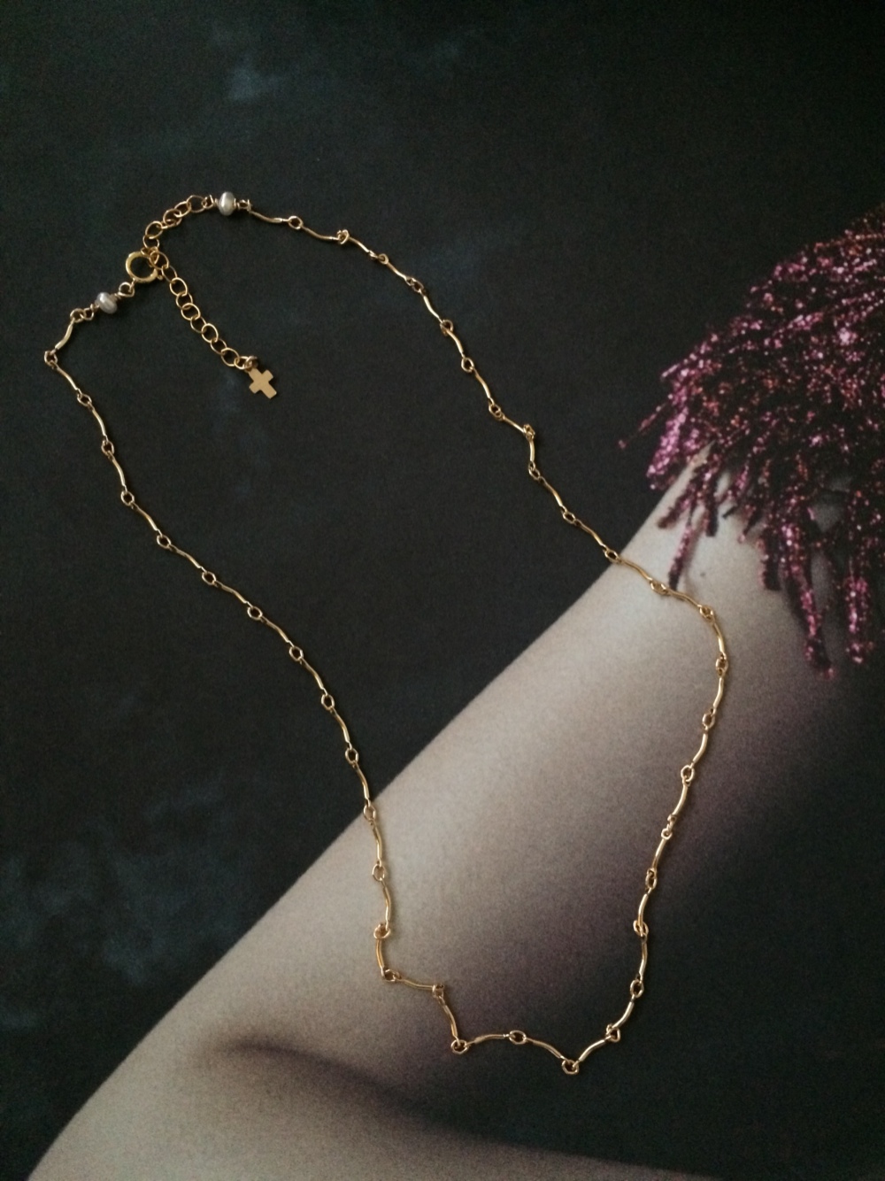 クロスチャーム　カーブチェーンネックレス