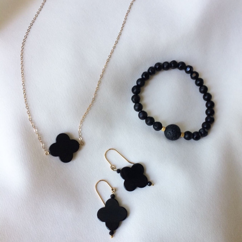 クローバー♪ フラワーオニキスネックレス ネックレス・ペンダント